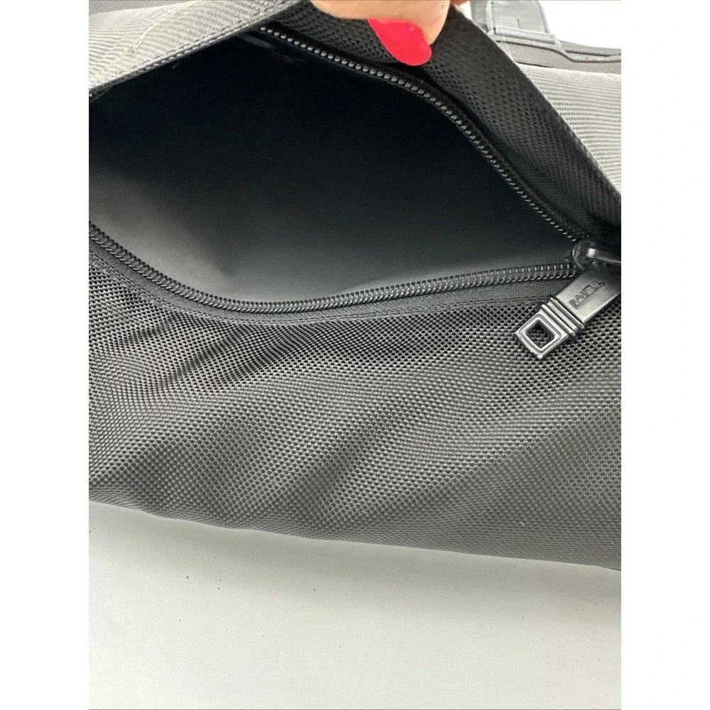 Tumi Alpha 2 Compact Large Screen Briefcase Laptop Bag Nylon Black 26114D2 Read